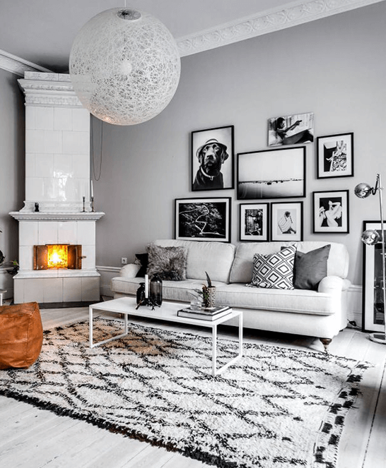 Wohnzimmer im skandinavischen Stil Inspiration für Couch und Tisch